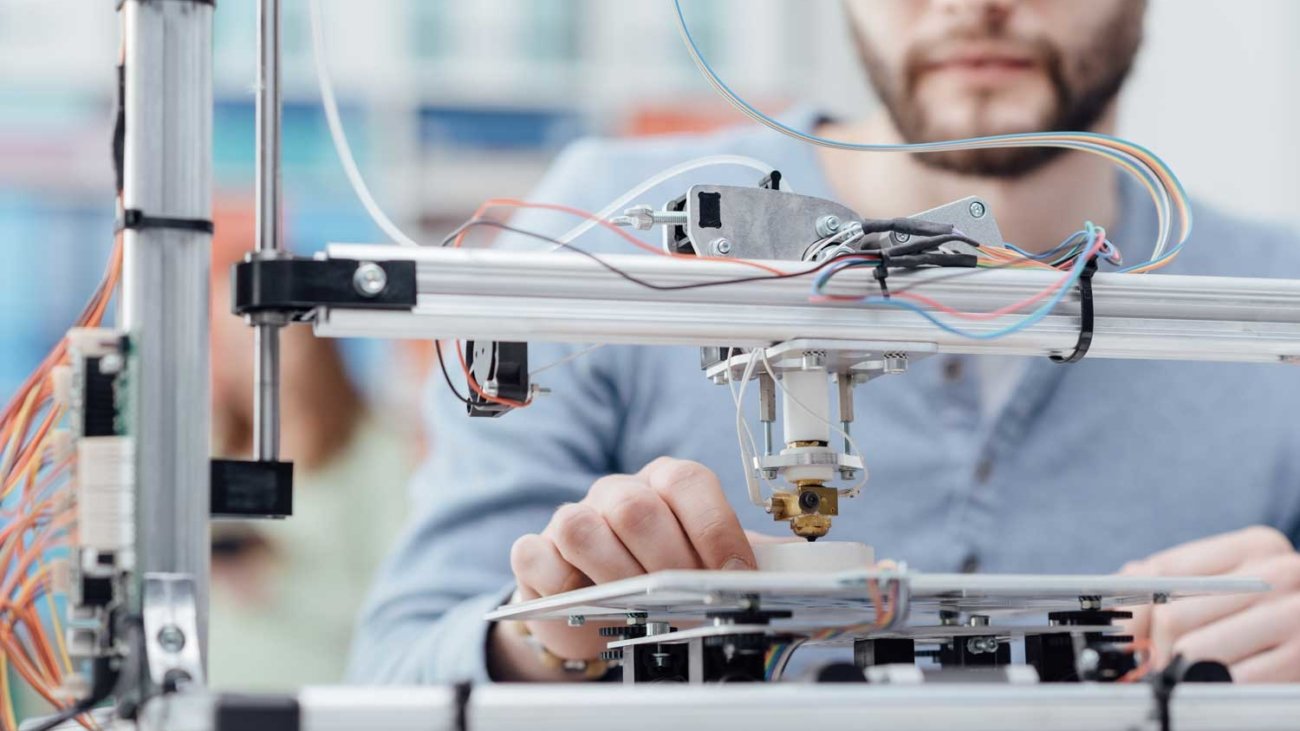 engineering-and-3d-printing-P95T5TD